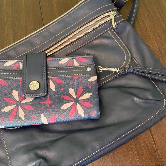 Relic Crossbody Purse Satchel Bag faux leather Vegan with matching wallet EUC - Picture 6 of 16